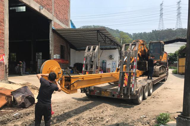 勾機(jī)伸縮臂廠家、挖機(jī)伸縮臂廠家
